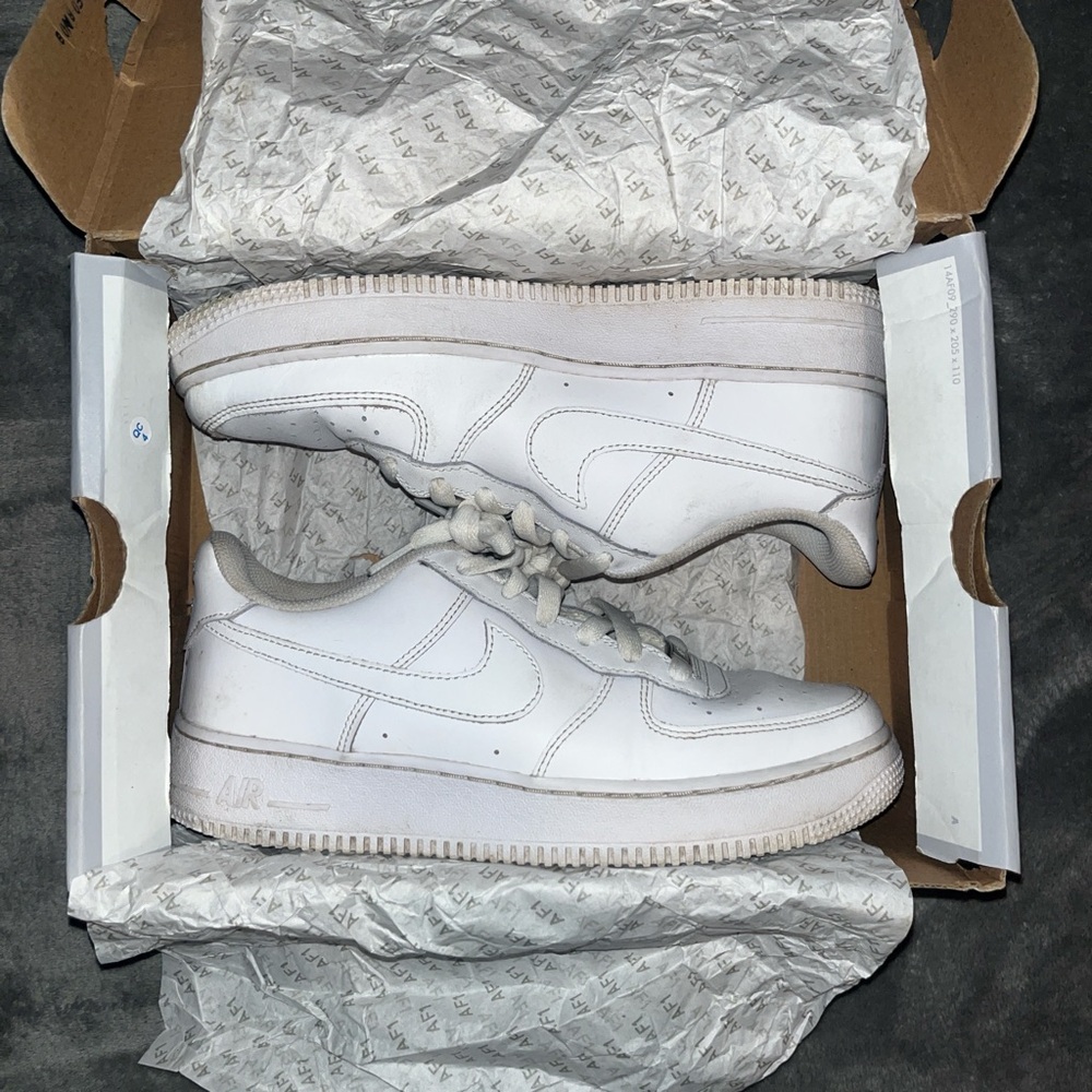 Size 7 Youth Air Forces No rips stains or scratches Worn 4x